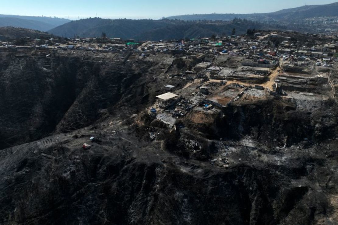 Vista aérea de la destrucción provocada por los incendios forestales en la región de Valparaíso de Chile el 6 de febrero de 2024. Javier Torres/AFP/Getty Images