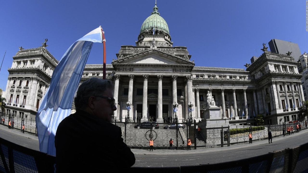 CNNE 529296 - senado argentino veta ley contra el alza de tarifas se servicios publicos