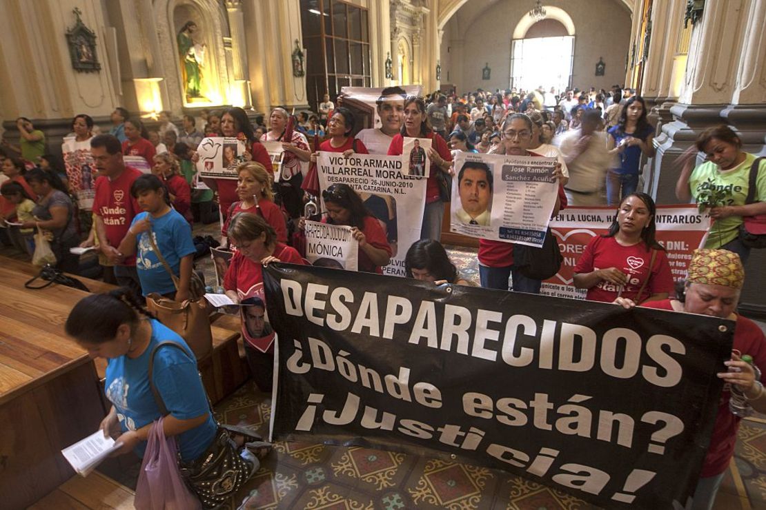 Imagen de archivo. Familiares de las víctimas de desapariciones forzadas en Nuevo León y Tamaulipas hicieron una procesión por siete templos pidiendo la clarificación de las desapariciones en Monterrey, México, el 2 de abril de 2015.