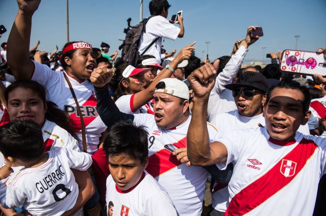 23 de mayo: protestas y exigenciasEn esos días, miles de personas marcharon en las calles de Lima, apoyando a Paolo Guerrero.