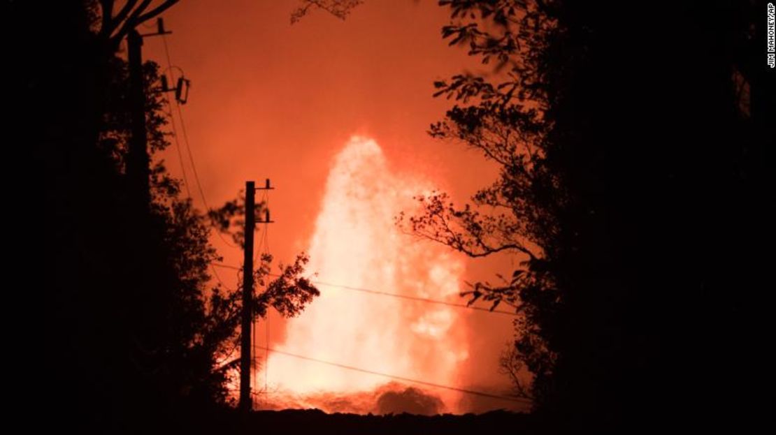 Un géiser de 60 metros de alto en Hawai, el 29 de mayo.