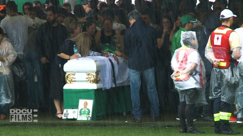 En el estadio del Chapecoense, la Arena Condá, se celebró un emotivo funeral colectivo día después de que una aeronave de la compañía boliviana LaMia, en la que viajaba la plantilla del equipo, colisionara contra un cerro en Colombia el 28 de noviembre de 2016.