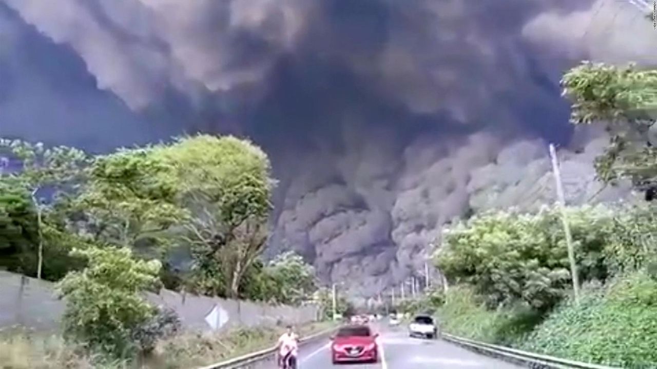 CNNE 530500 - minutos de terror, asi fue la erupcion del volcan de fuego en guatemala