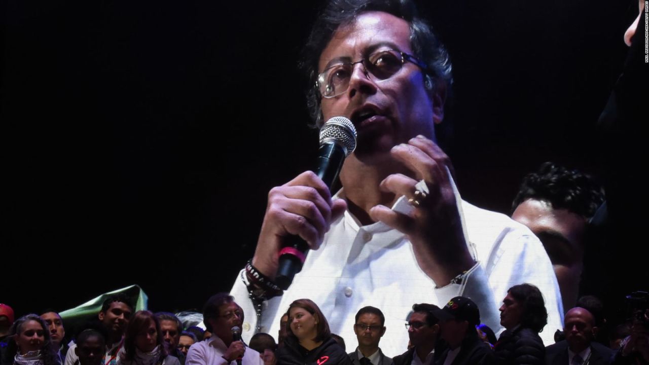 CNNE 530729 - colombia- ¿por que este economista frances apoya la propuesta del candidato gustavo petro?