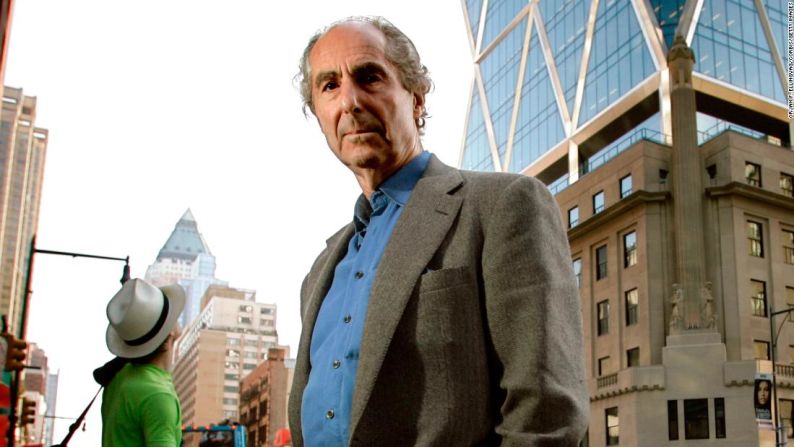 Philip Roth, novelista ganador de un Premio Pulitzer, murió el 22 de mayo a los 85 años. Fue uno de los autores estadounidenses más prolíficos y controversiales.