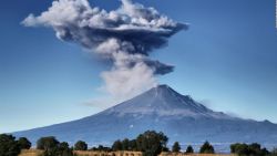 CNNE 531457 - temen mexicanos por el popocatepetl tras erupcion en guatemala