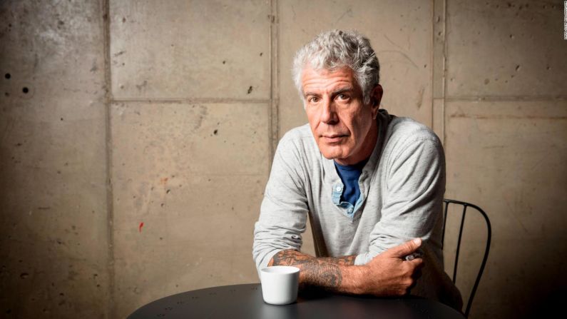 Anthony Bourdain, el talentoso presentador y escritor que captó a los televidentes de CNN de todo el mundo, se suicidó a los 61 años. se supo el 8 de junio.