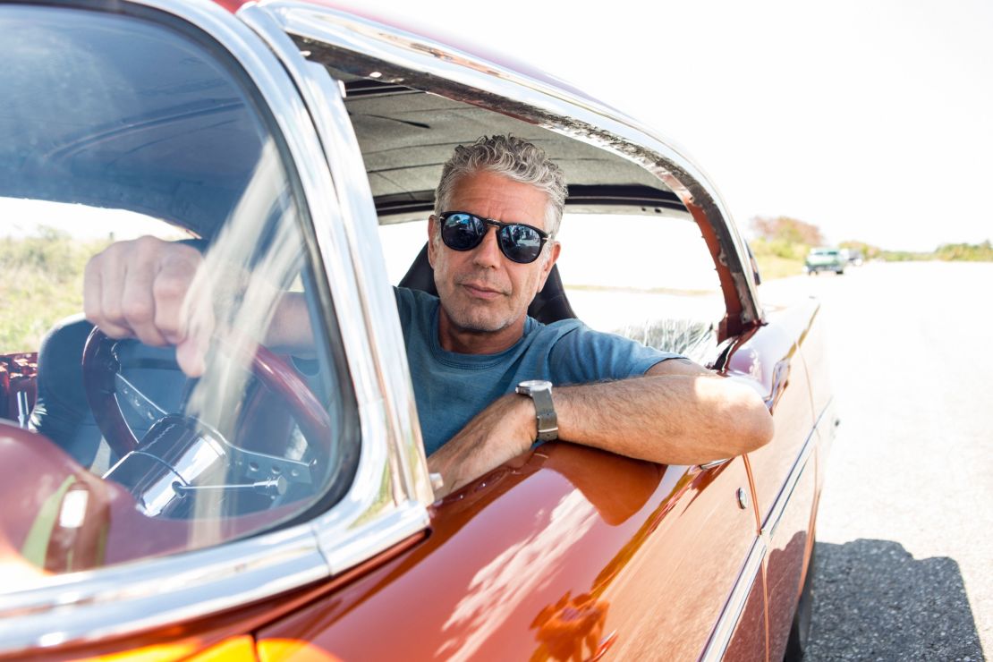 CNNE 532234 - 150925155524-bourdain-cuba-car