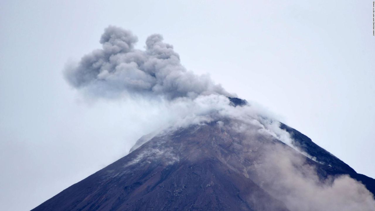 CNNE 532521 - la amenaza del volcan de fuego no disminuye