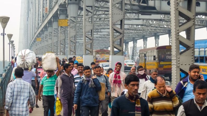 Puente Howrah. Dónde: Calcuta, La India. Cuándo: abierto en 1943. Lo impresionante: el puente de su tipo más concurrido del mundo.