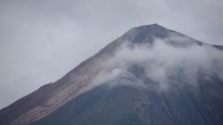 CNNE 532621 - el volcan de fuego sigue siendo un peligro para guatemala