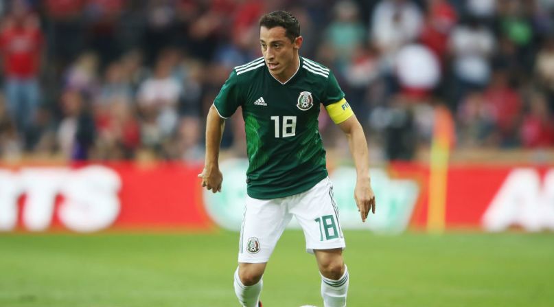 También por México está Andrés Guardado, el centrocamipista del Real Betis de España, que mide 1,67 metros.