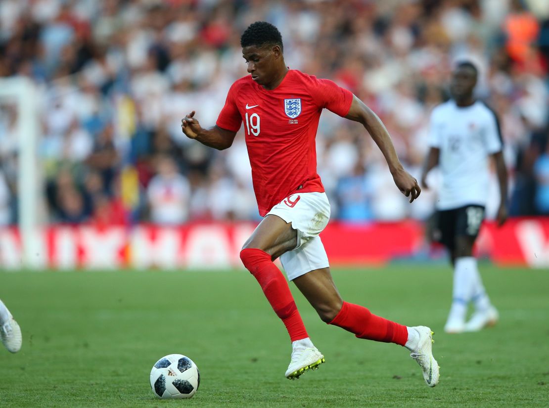 Marcus Rashford juega en el Manchester United y participará en el Mundial de Fútbol Rusia 2018 con Inglaterra. Es uno de sus 11 internacionales.