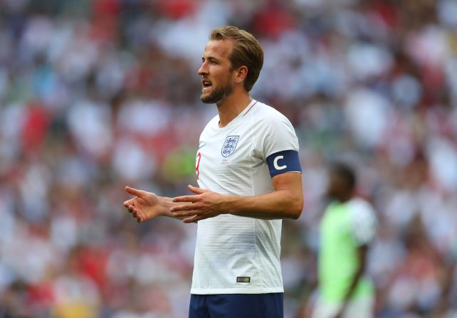 Los más pesados | 4. Harry Kane (Inglaterra). Delantero del Tottenham Hotspur FC de 24 años. Mide 1,88 metros y pesa, según el registro oficial de la FIFA, 98 kilos. Sin embargo, la Premier League registra al futbolista con un peso de 86 kilos.