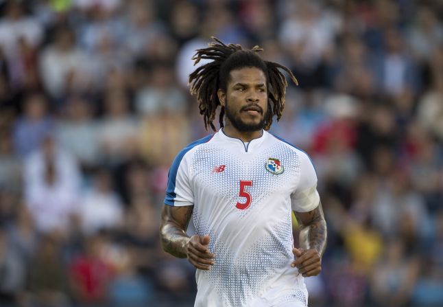 Los más pesados | 1. Román Torres (Panamá). Este defensa panameño juega en el Seattle Sounders FC (Estados Unidos). Mide 1,88 metros y pesa 99 kilos, según el registro de la FIFA. Sin embargo, la página oficial de su club registra un peso de 88 kg para Torres.