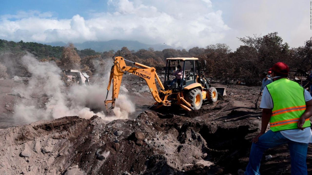 CNNE 533204 - lluvias complican las labores de rescate en guatemala