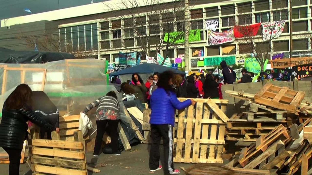 CNNE 533354 - ¿por que protestan los docentes en chubut, argentina?