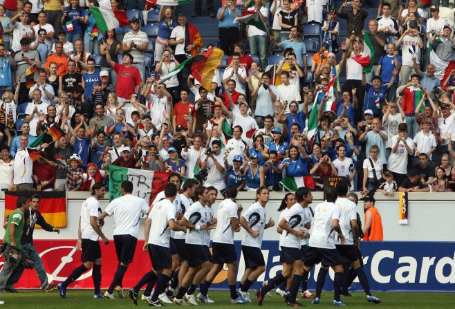 En Alemania en 2006, Italia se llevó su cuarto Mundial de Fútbol. Se lo disputó en una final a Francia.