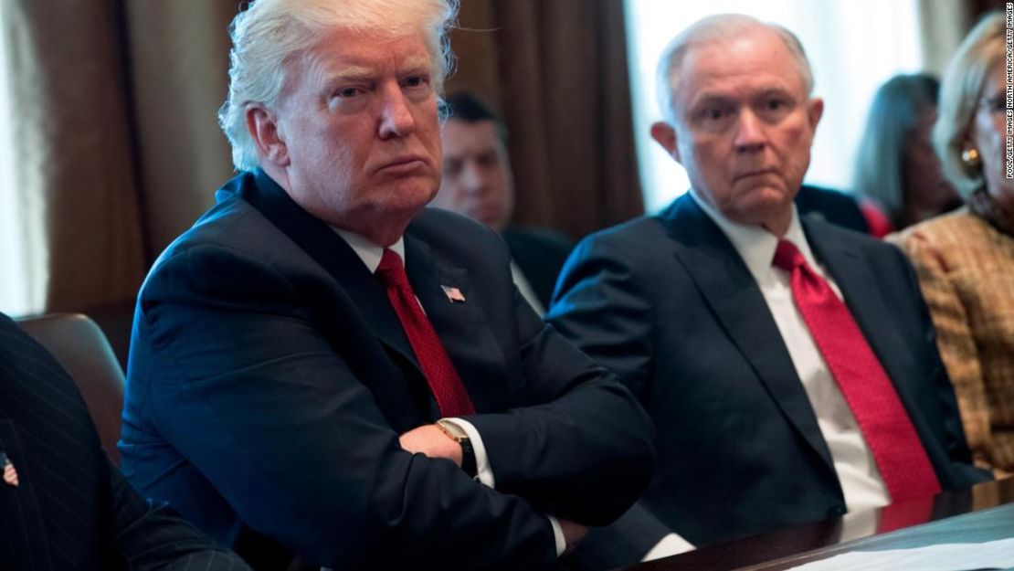 El presidente Donald Trump y el secretario de Justicia Jeff Sessions han expuesto la mano dura contra la inmigración en Estados Unidos durante más de un año de gobierno.