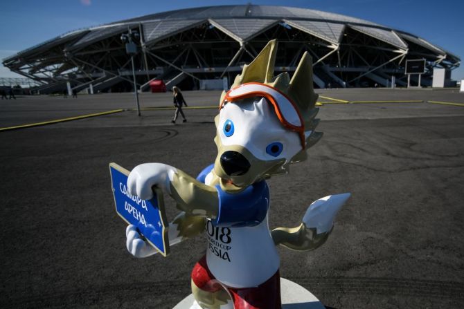 Zabivaka es la mascota oficial del Mundial de Fútbol de la FIFA. Aquí una estatua a las afueras del Samara Arena en Samara.