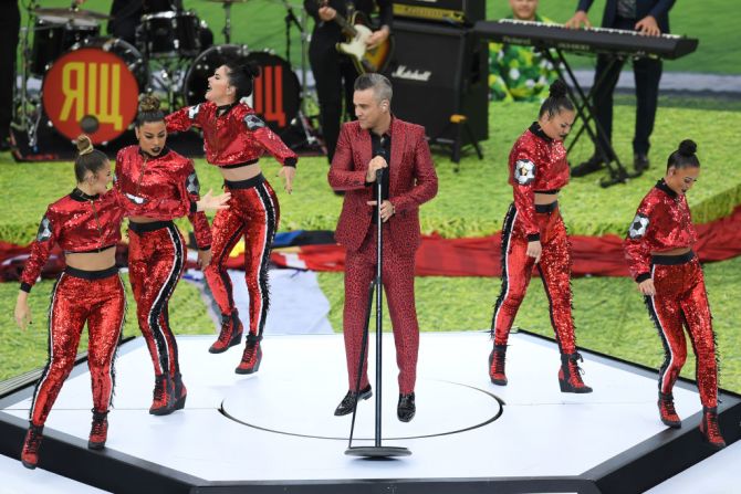 Rusia le dio la bienvenida al Mundial de Fútbol de la FIFA con un espectáculo impresionante encabezado por el cantante inglés Robbie Williams y la cantante rusa de ópera Aida Garifullina.