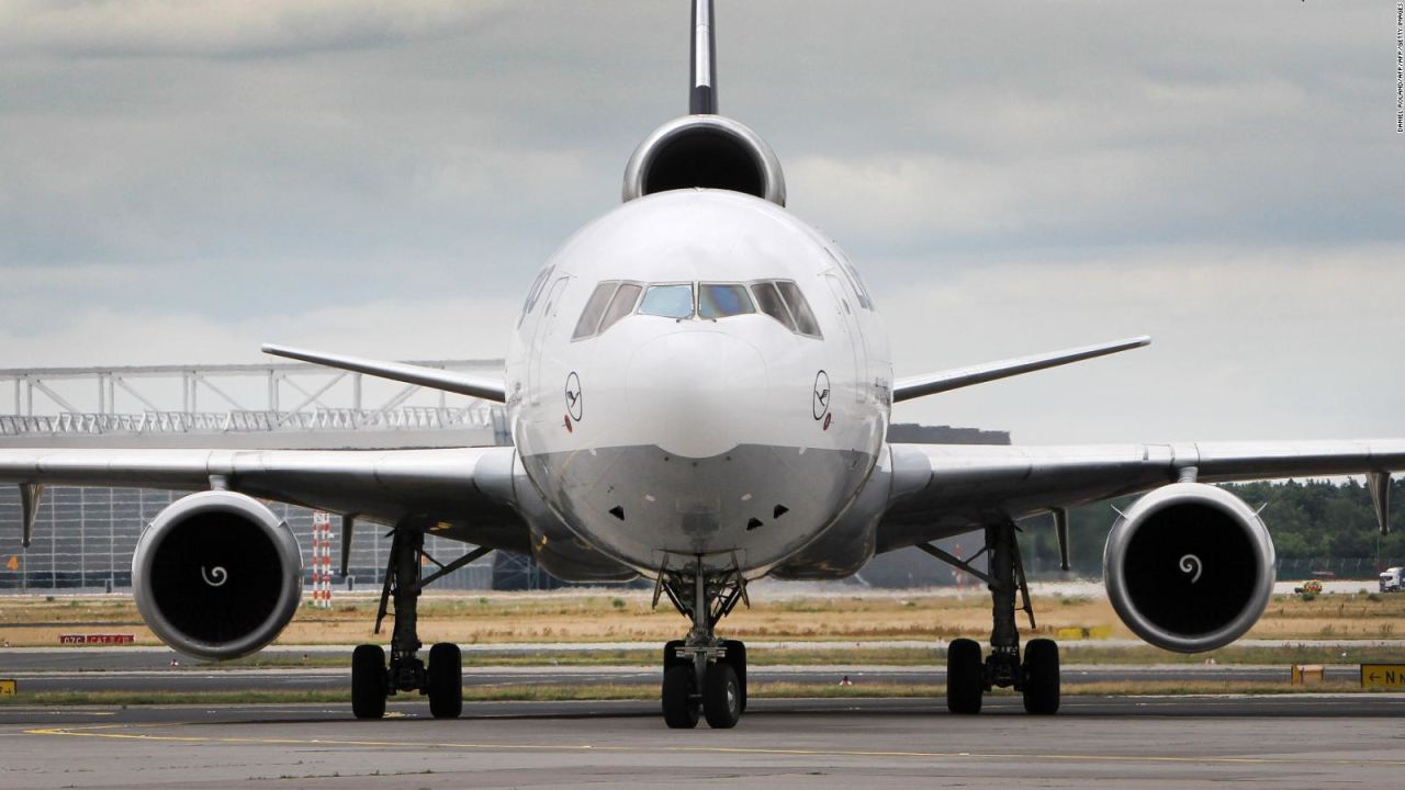 CNNE 533999 - hombre ha vivido 40 dias en un aeropuerto