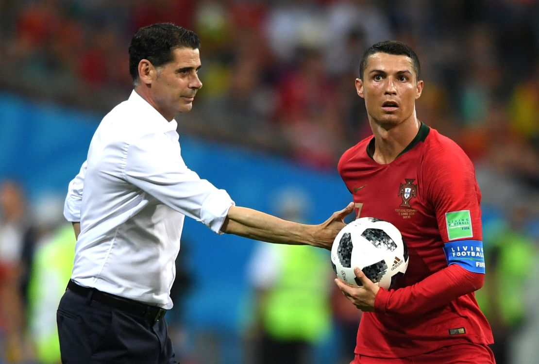 Cristiano Ronaldo, jugador del Portugal, y Fernando Hierro, entrenador de España.