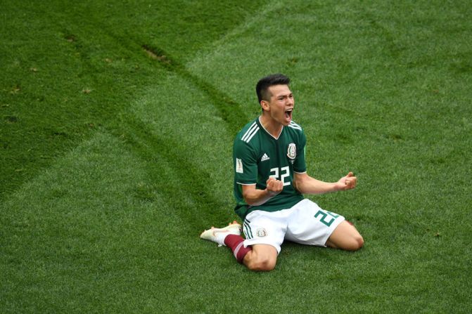 Y fue Lozano quien logró el gol al minuto 35 que sorprendía a propios y extraños. Al final, ese gol significó la victoria, histórica, para México.