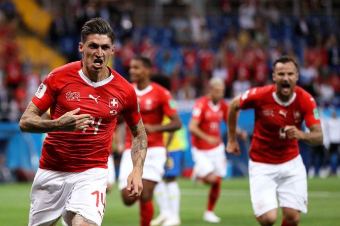 Zuber celebra el gol con el que Suiza empató a Brasil.