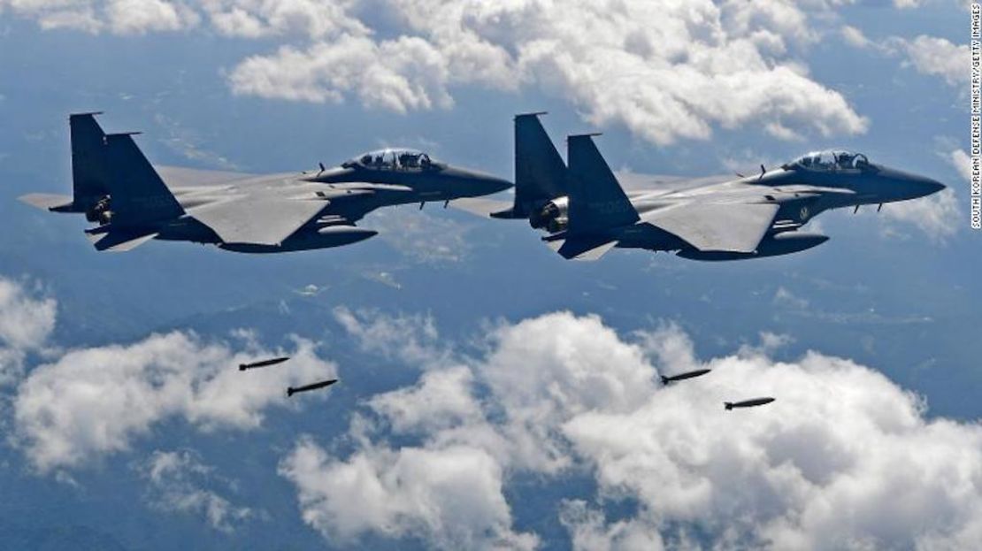 Los aviones de combate surcoreanos F-15K se encuentran entre los activos que participan en ejercicios militares diseñados para defender las Islas Dokdo.