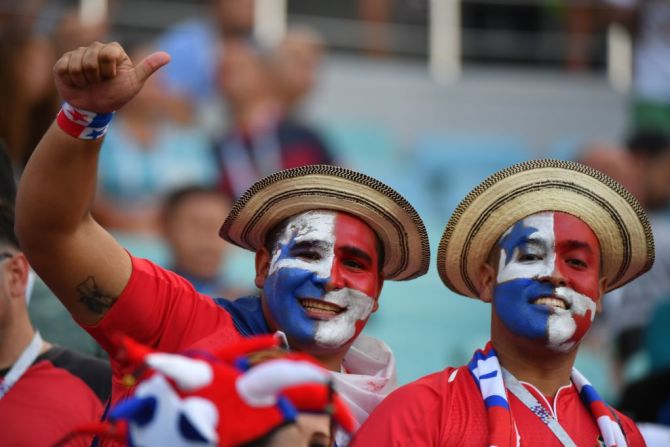 Aficionados de Panamá aplauden antes del partido de fútbol del Grupo G de la Copa Mundial Rusia 2018 entre Bélgica y Panamá en el Estadio Fisht de Sochi el 18 de junio de 2018. Crédito: Nelson Almeida / AFP