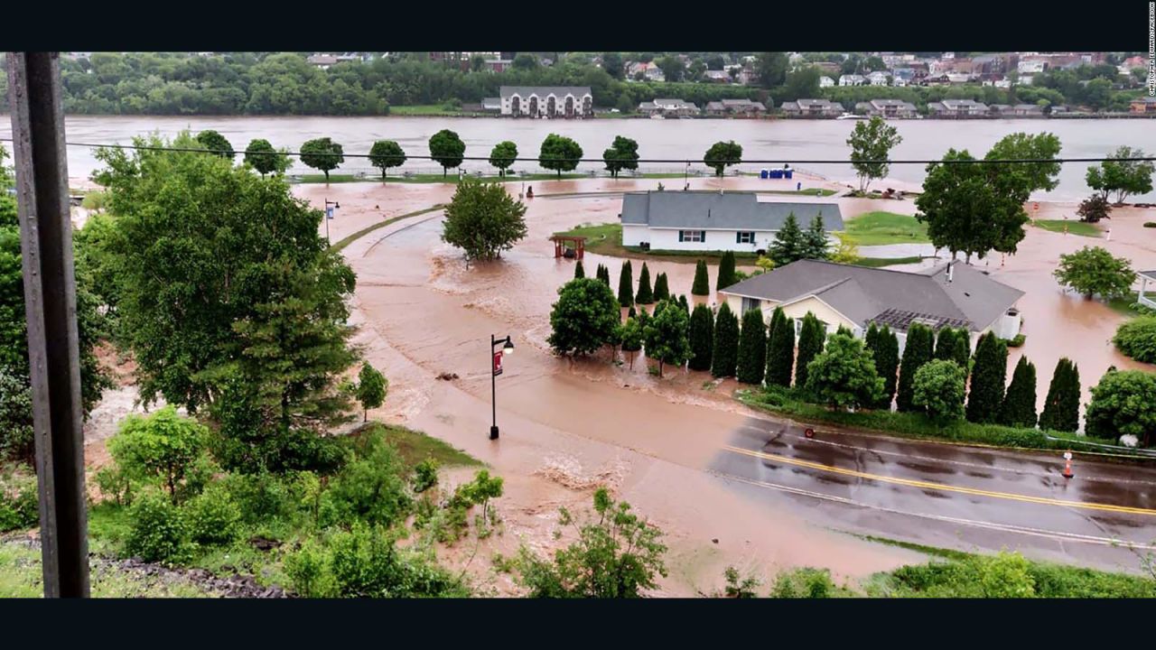 CNNE 535019 - fuertes lluvias arrasan zonas de michigan