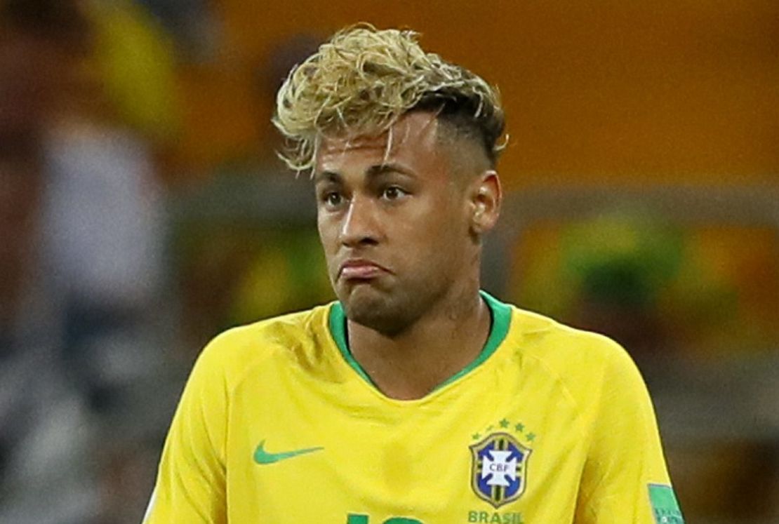 Neymar estrenó un original peinado en Rusia 2018. Inspiró originales memes tras el Brasil-Suiza.