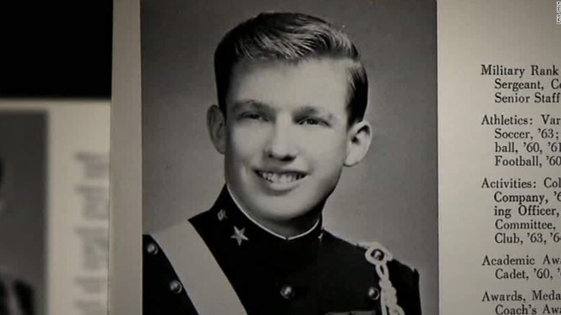 Una fotografía de Donald Trump durante su época de estudiante en una escuela militar.