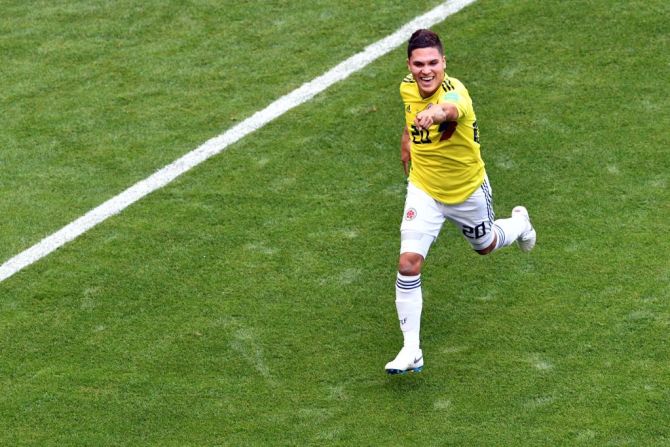 Juan Quintero celebra tras empatar el partido.