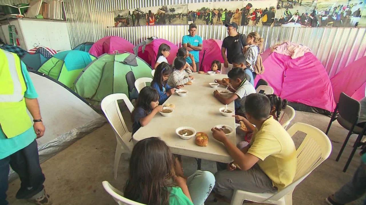 CNNE 535494 - familias buscan asilo, a pesar del riesgo de ser separados