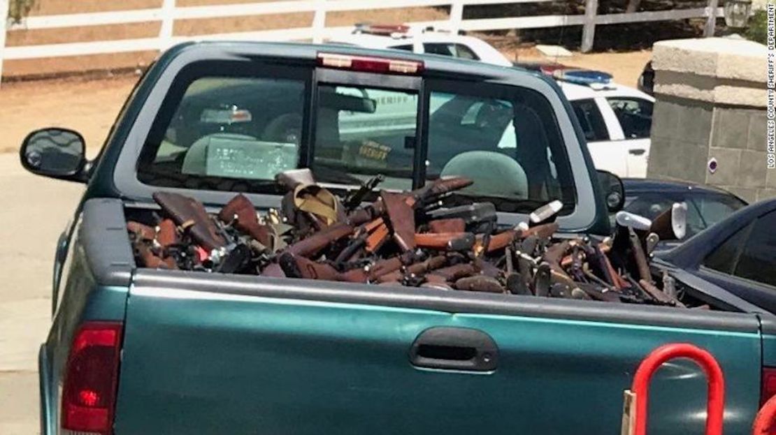 Algunas armas encontradas en Agua Dulce, California.