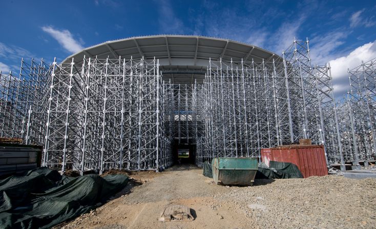 El FK Ural, el club que ruso que juega de local en el Ekaterimburgo Arena, tiene 87 años de creado. De acuerdo a la FIFA, llegó a la final en la más reciente edición de la Copa de Rusia. En la foto, cuando se construían las tribunas temporales.