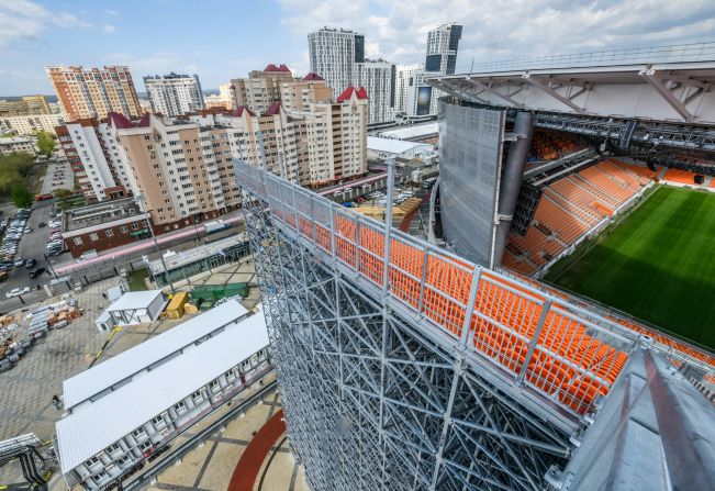 Además de las tribunas temporales, la FIFA indica que la reconstrucción del Ekaterimburgo Arena incluyó un complejo deportivo multifuncional.