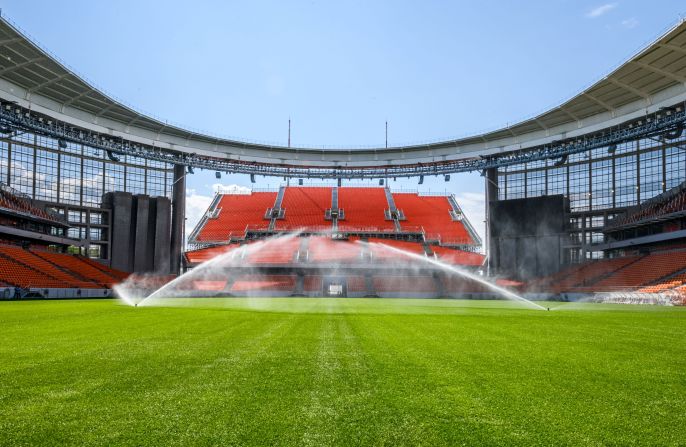 El Ekaterimburgo Arena es uno de los dos estadios que han sido reconstruidos para Rusia 2018 a partir de estructuras ya existentes. La FIFA detalla que el otro es el estadio Luzhniki.