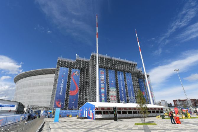 El estadio Ekaterinburg, en Yekaterinburgo, espera a las selecciones de Francia y Perú que se enfrentan en el tercer partido del día en Rusia 2018.