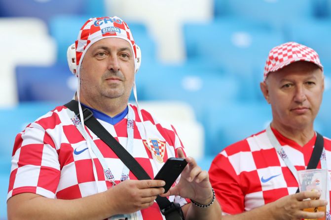 El turno es para los fanáticos de Croacia que disfrutan de la atmósfera previa al partido en el siguiente juego de esta jornada. Croacia vs. Argentian en Nizhny Novgorod, Rusia.