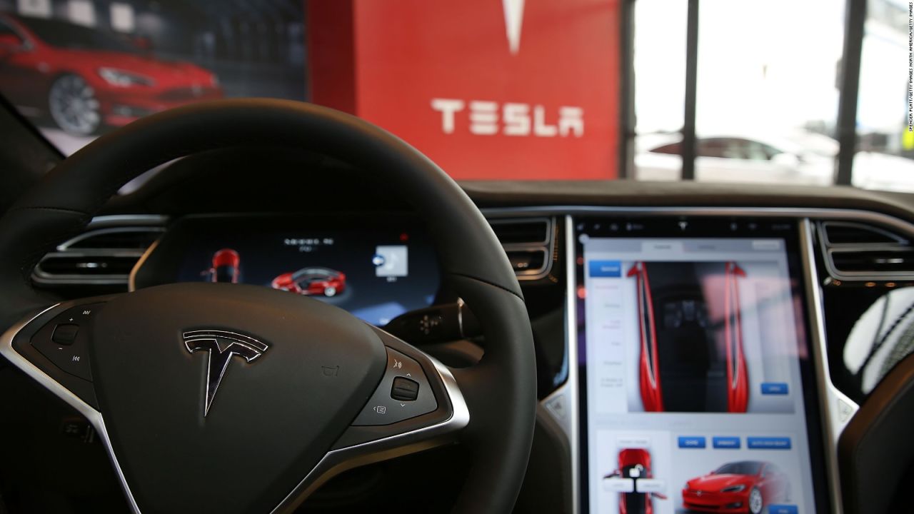 CNNE 536555 - autopilot buddy, el criticado asistente de manejo de tesla