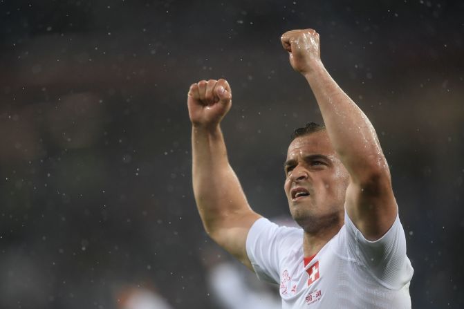 Xherdan Shaqiri, de origen albanokosovar, anotó el gol de la victoria suiza en tiempo añadido.