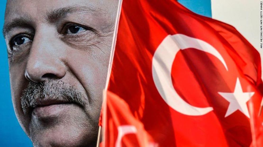 El presidente de Turquía se declaró ganador de unas elecciones adelantadas realizadas este domingo.