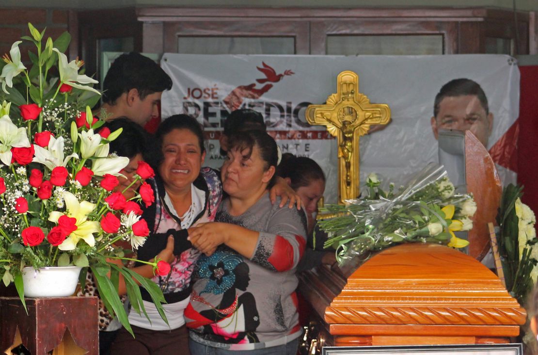 Funeral de Jose Remedios Aguirre, candidato de Morena asesinado a mediados de mayo.