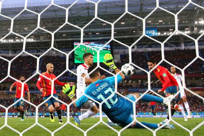 ¡Isco anota el gol de empate para España! Con asistencia de Iniesta, el delantero español marcó el primer gol de España al minuto 19 del segundo tiempo. España 1-1 Marruecos en el primer tiempo.