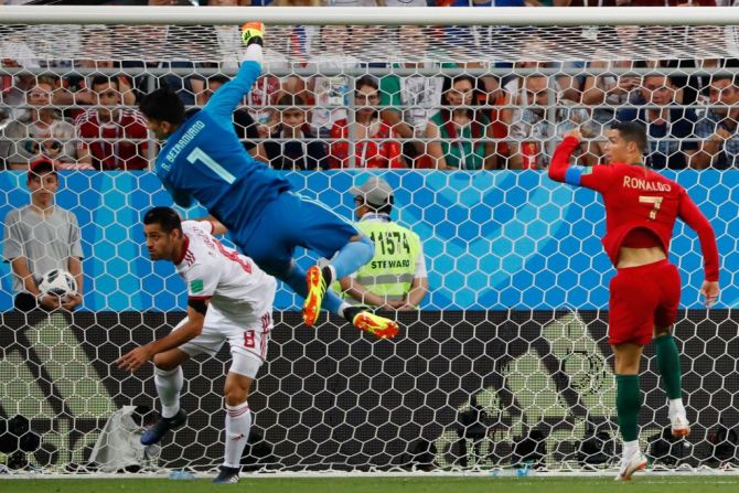 La magia de Cristiano Ronaldo apareció muy temprano en el Mordovia Arena en Saransk, pero el portero iraní Alireza Beiranvand salvó su arco y evitó el primer gol de Portugal.