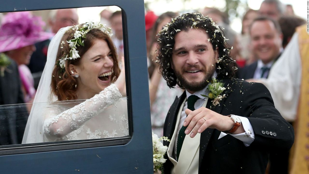 CNNE 537469 - se casaron kit harington y rose leslie, actores de "game of thrones"