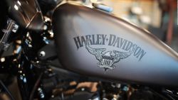 CNNE 537510 - #lacifradeldia- las harley davidson costarian us$ 2-200 mas